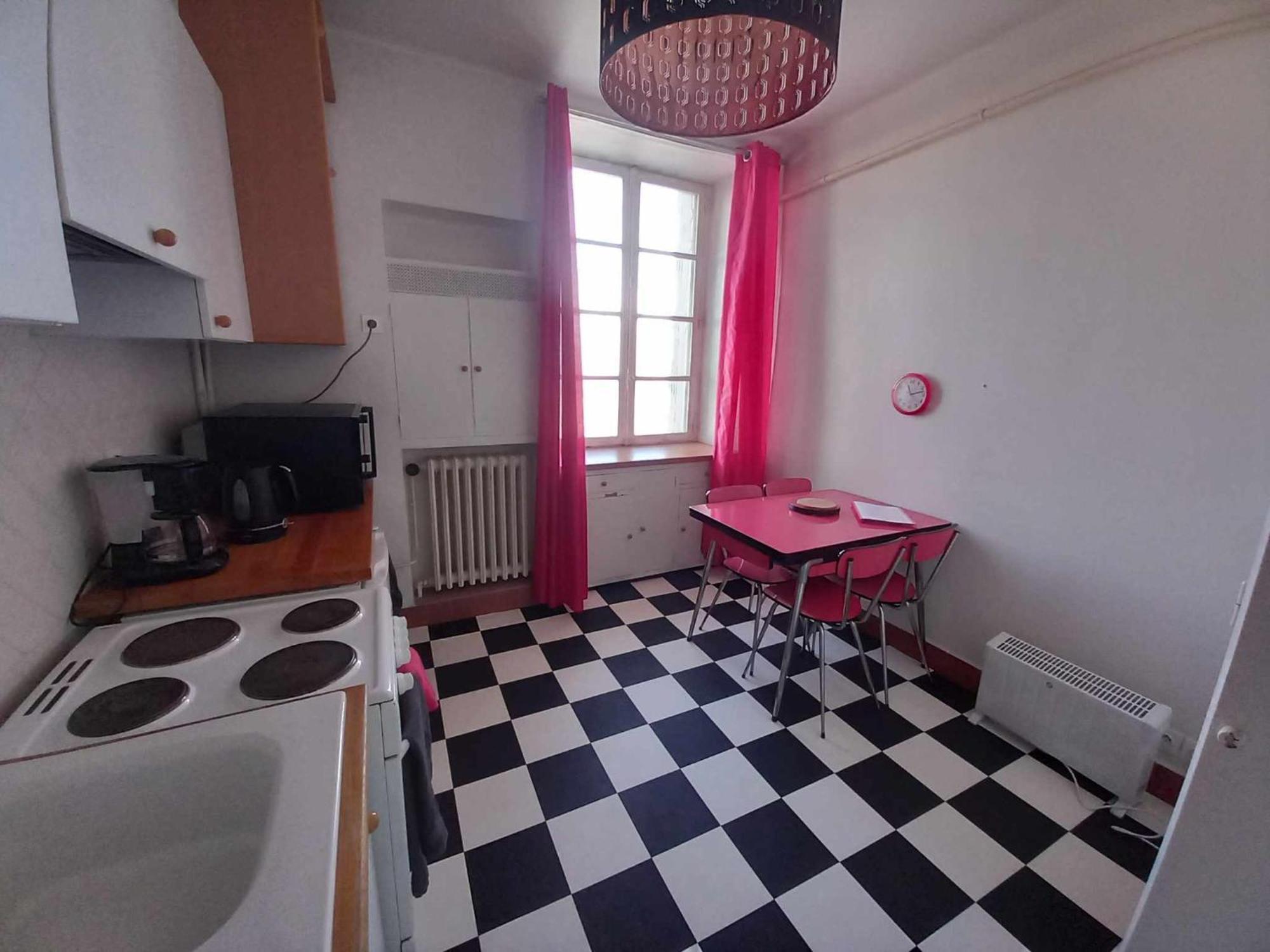 L'Appart De Babou Rez De Chaussee Parking Free Draps Wifi Thiers Exterior photo