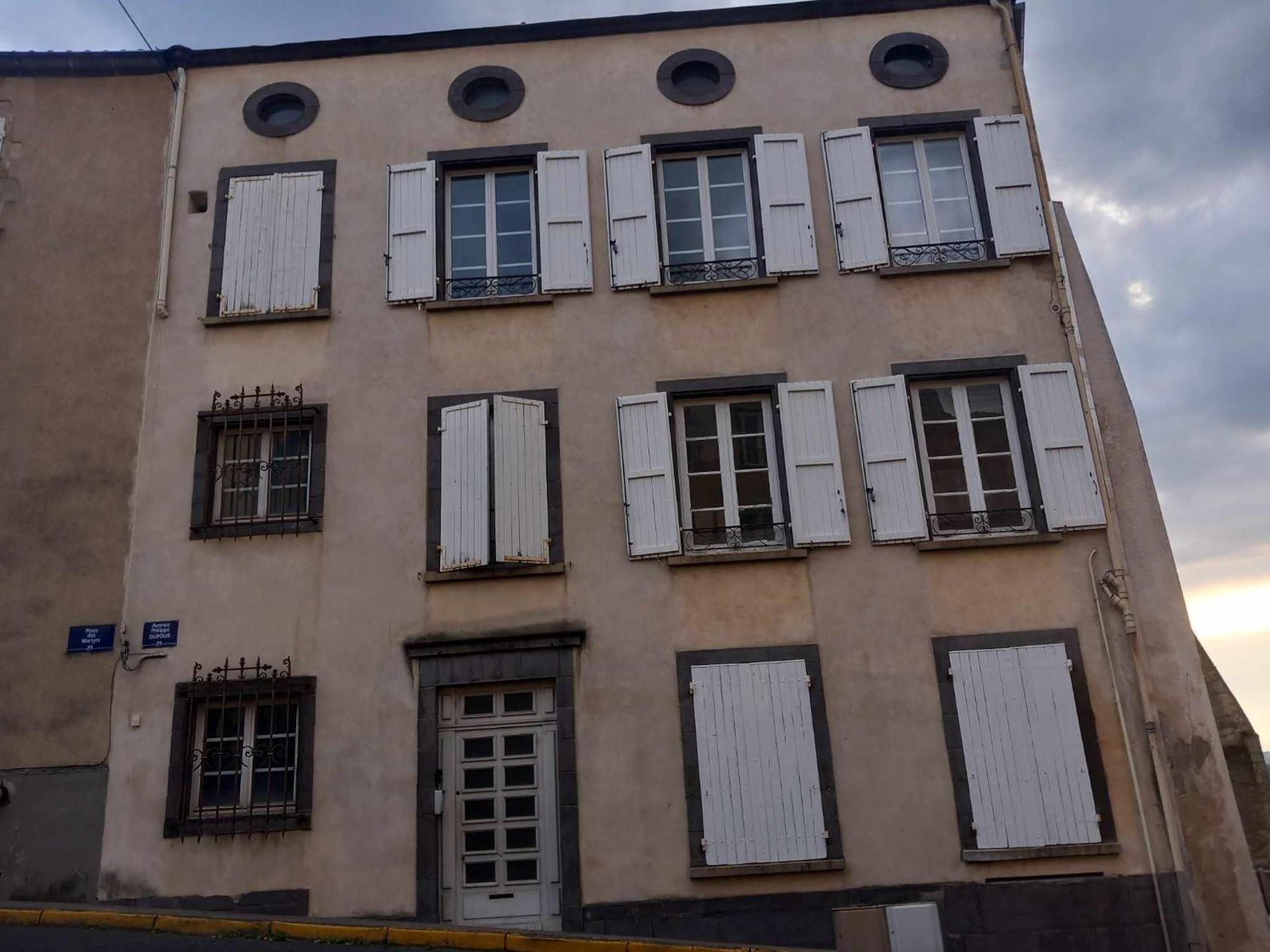 L'Appart De Babou Rez De Chaussee Parking Free Draps Wifi Thiers Exterior photo